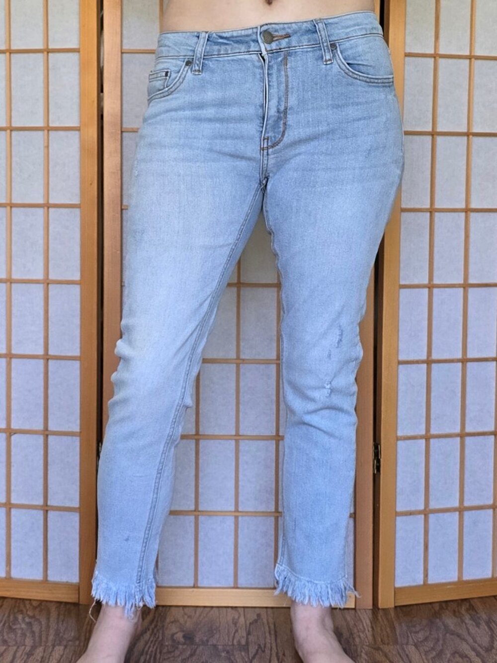 EVIDNT Mid-Rise Straight with Raw Hem EUC - Women's Size 28